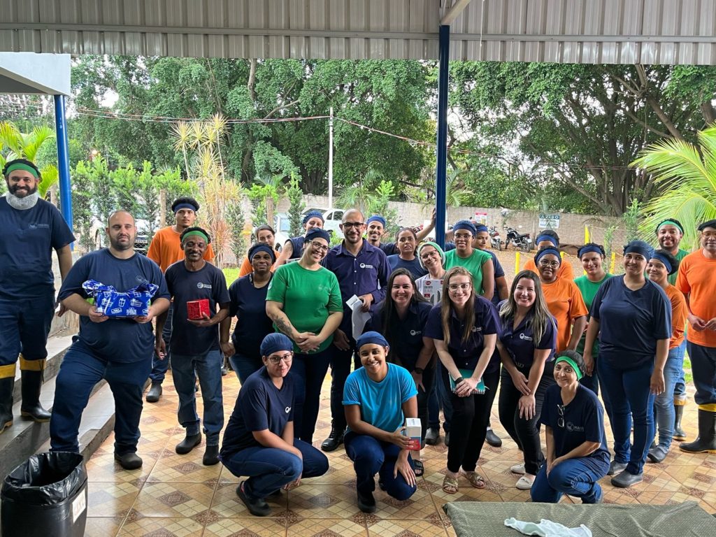 Nesta semana, vivemos momentos de aprendizado, reflexão e cuidado com a nossa equipe durante a SIPAT – Semana Interna de Prevenção de Acidentes de Trabalho. 🔹 Segurança no Trabalho: Entendemos a importância de prevenir acidentes e garantir um ambiente de trabalho mais seguro. 🔹 Saúde Mental: A professora Luciana Freitas trouxe insights valiosos sobre o equilíbrio emocional e o impacto positivo de uma mente saudável no dia a dia. 🔹 Dinâmica Interativa: O time da CIPA preparou uma atividade especial, reforçando, de forma leve e participativa, o papel de cada colaborador na preservação da própria segurança. 💡 Na Marfel, sabemos que nosso maior patrimônio são as pessoas. Por isso, investimos não apenas em processos e equipamentos, mas no desenvolvimento de uma cultura de segurança e bem-estar. A segurança não é apenas um protocolo, é um compromisso diário! #SIPAT2024 #SegurançaEmPrimeiroLugar #CuidadoComNossaEquipe #MarfelLavanderia #SaúdeMental #PrevençãoNoTrabalho